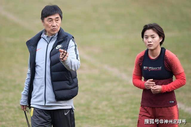 杨毅：里夫斯季后赛下限低&当不了二当家 湖人得给东契奇配黑又硬